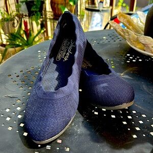 Skechers navy flats